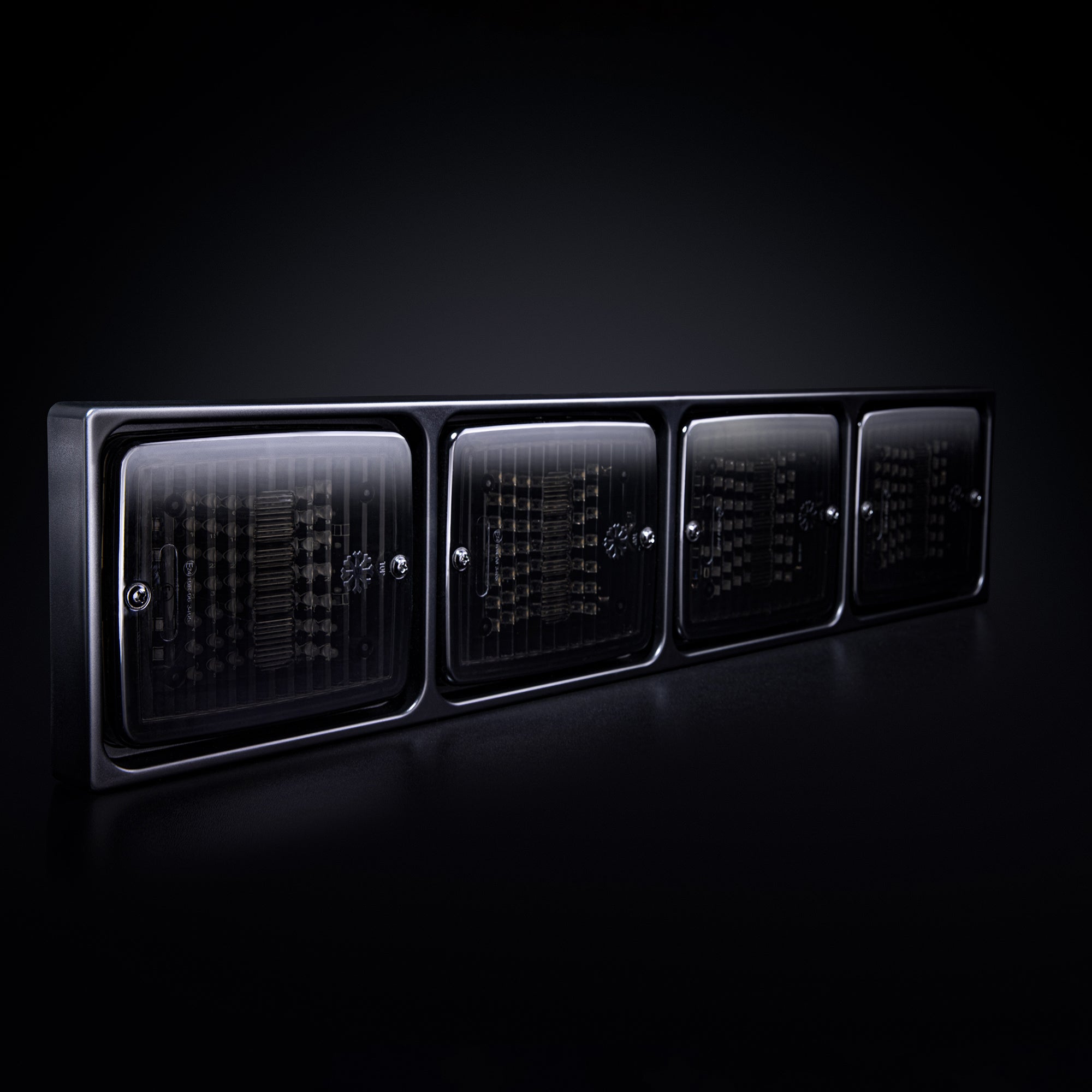 Strands IZE LED Mounting Frame / 4 Lamp Version -
