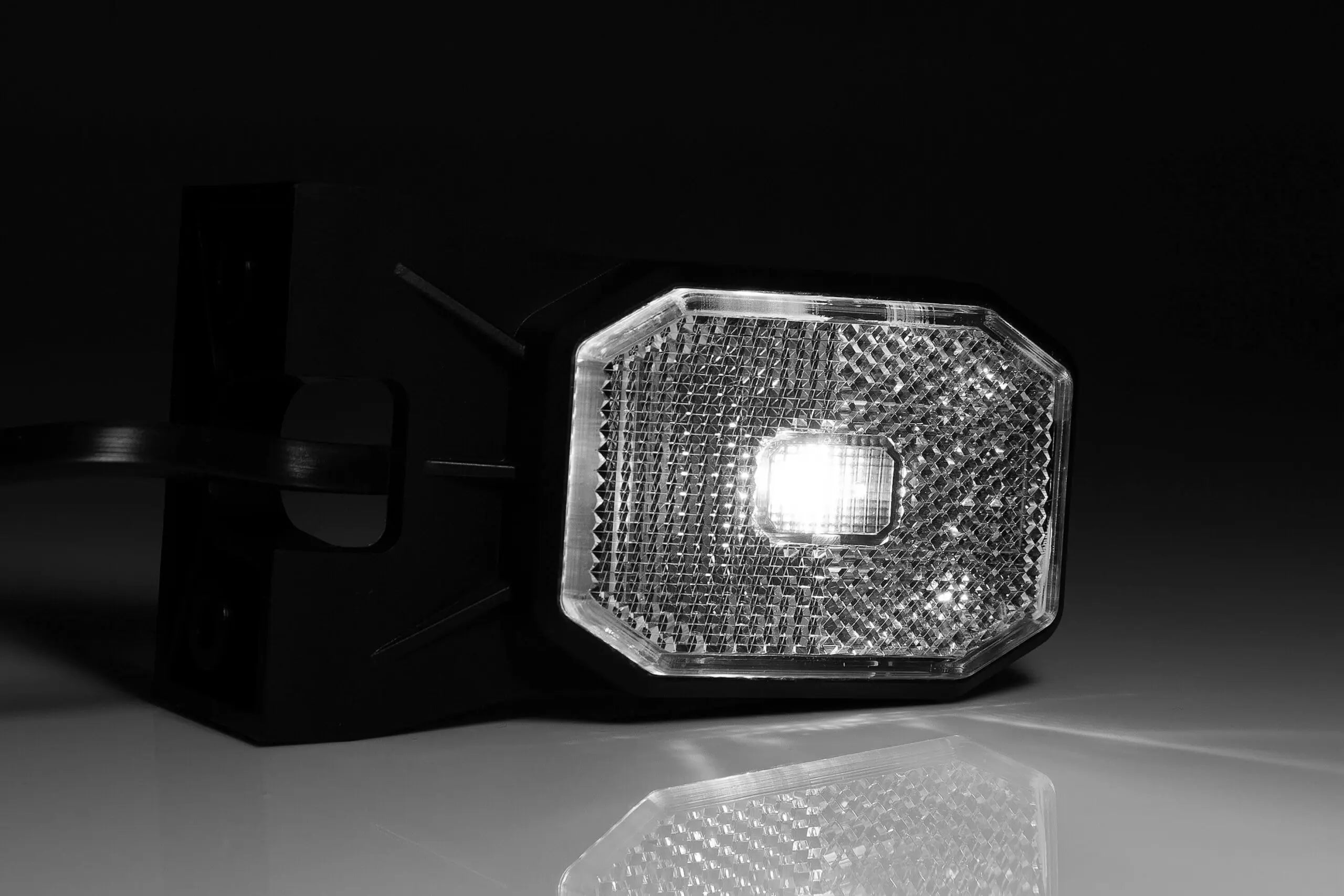 Fristom FT-069 White LED Marker Light with Reflector / Hanging Bracket -