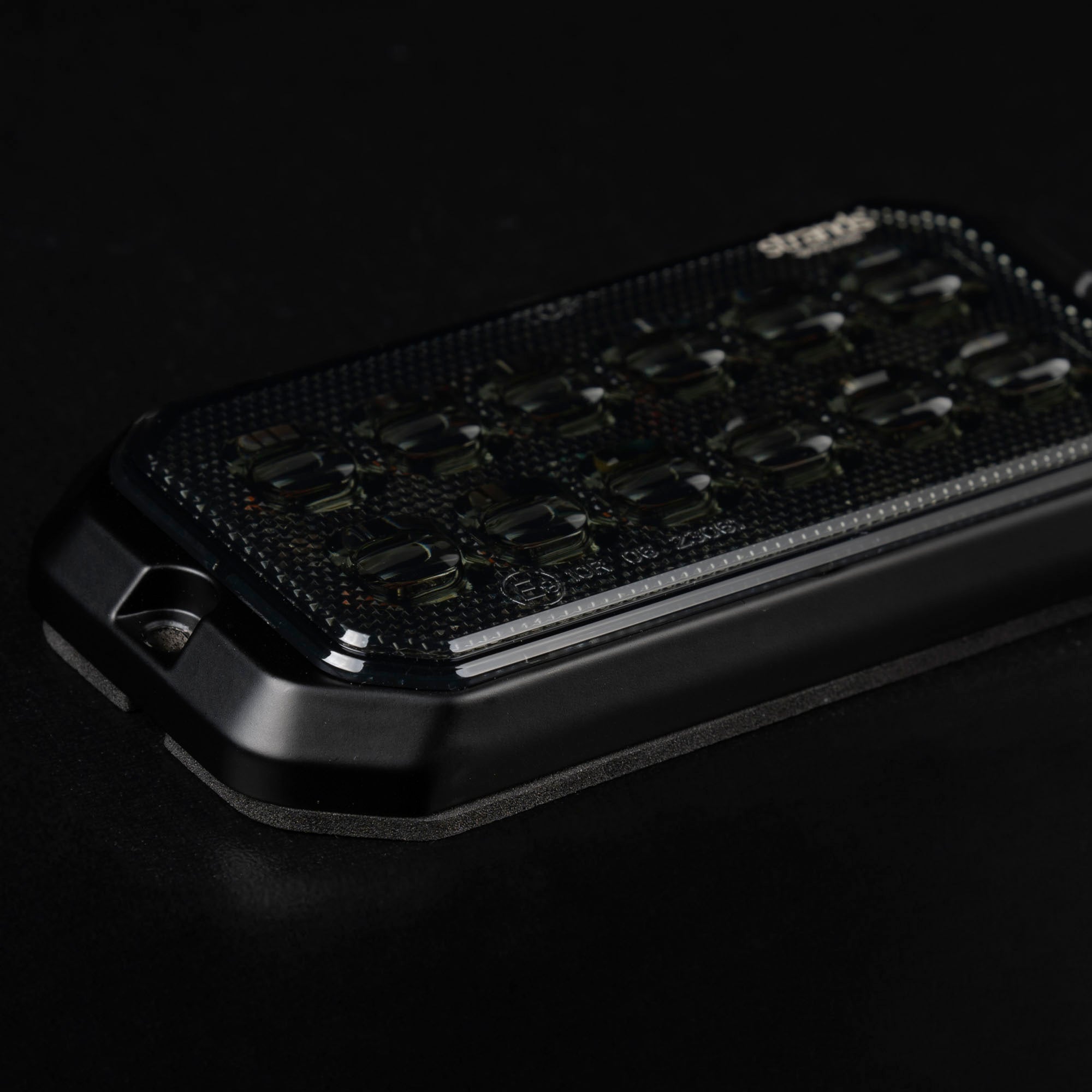 Strands Dark Knight Duo Stroboskop-Warnleuchte mit 12 LEDs / Gelb & Weiß