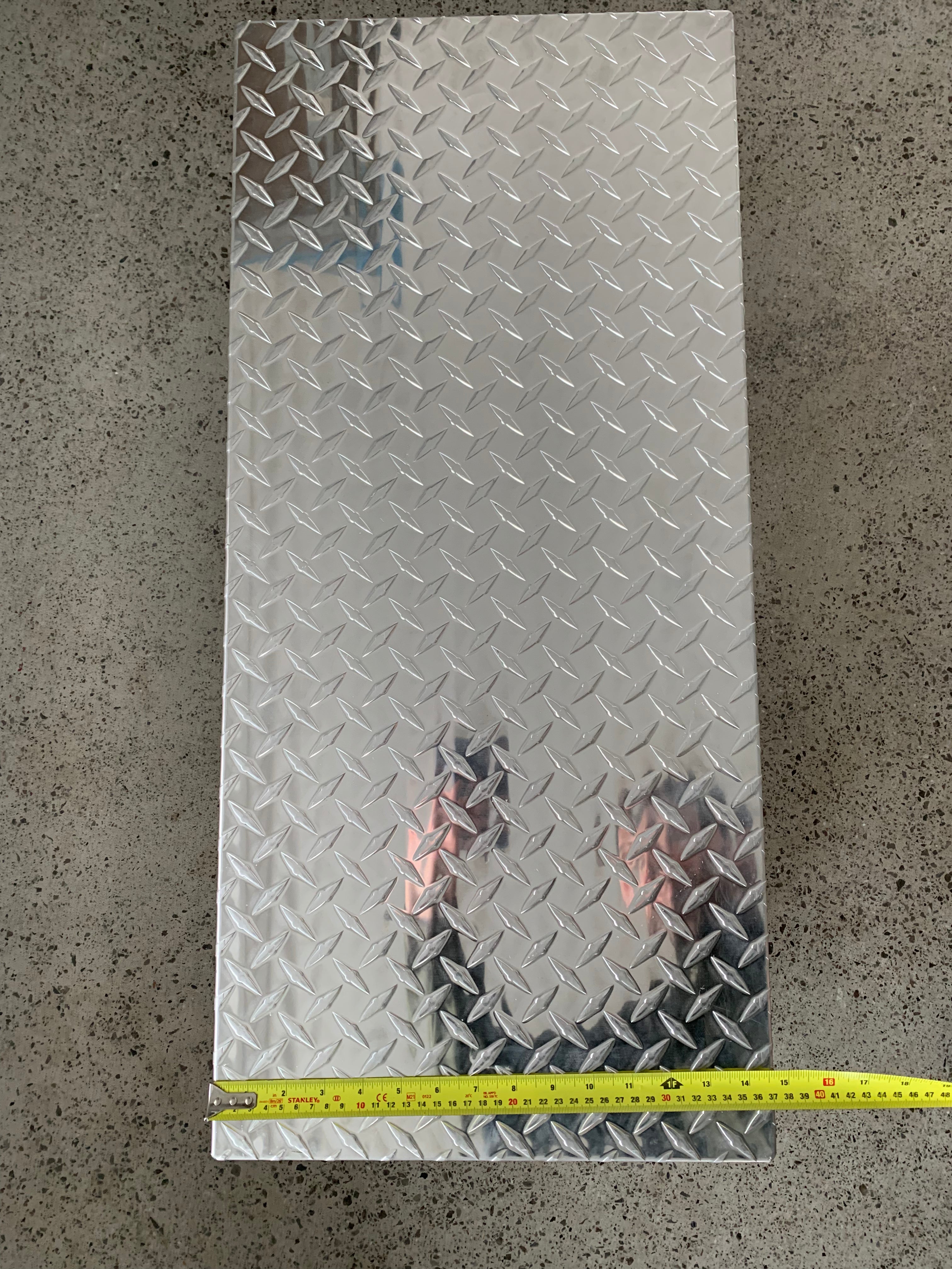 Large Chequer Plate Aluminium Trailer Storage Box / 810 x 372 x 370mm UK + Ireland