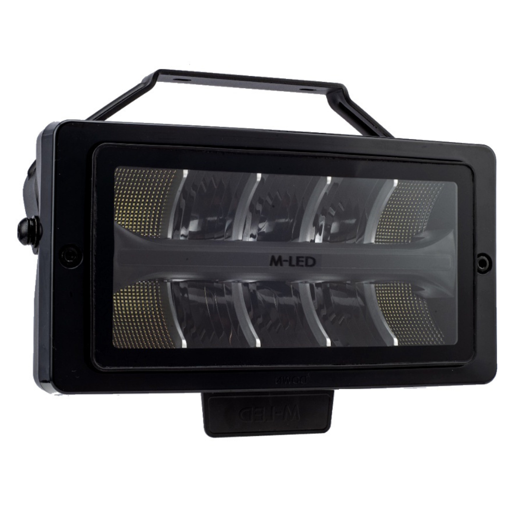 Llum LED negra amb la marca M-LED sobre fons blanc