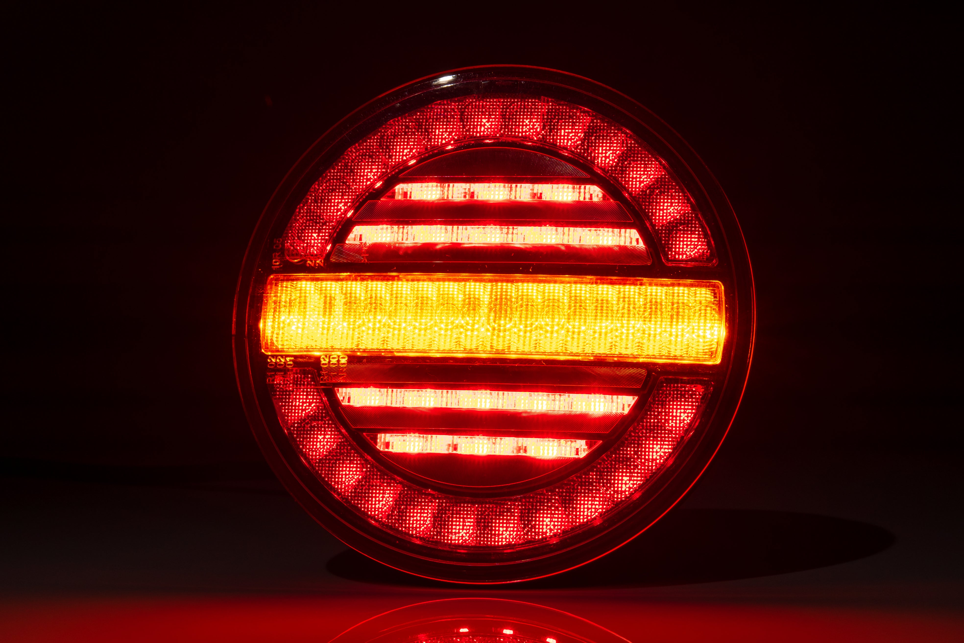 Fristom Round Hamburger Style Trailer Lamp with Dynamic Indicator - spo-cs-disabled - spo-default - spo-disabled - spo