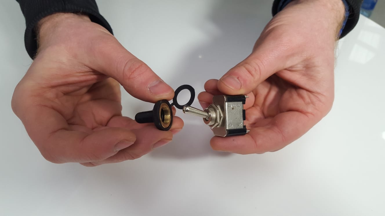 Metal Toggle Switch On/Off/On - spo-cs-disabled - spo-default - spo-enabled - spo-notify-me-disabled - Switches